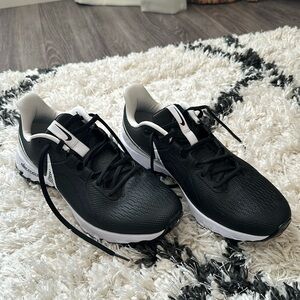 Men’s golfing shoes